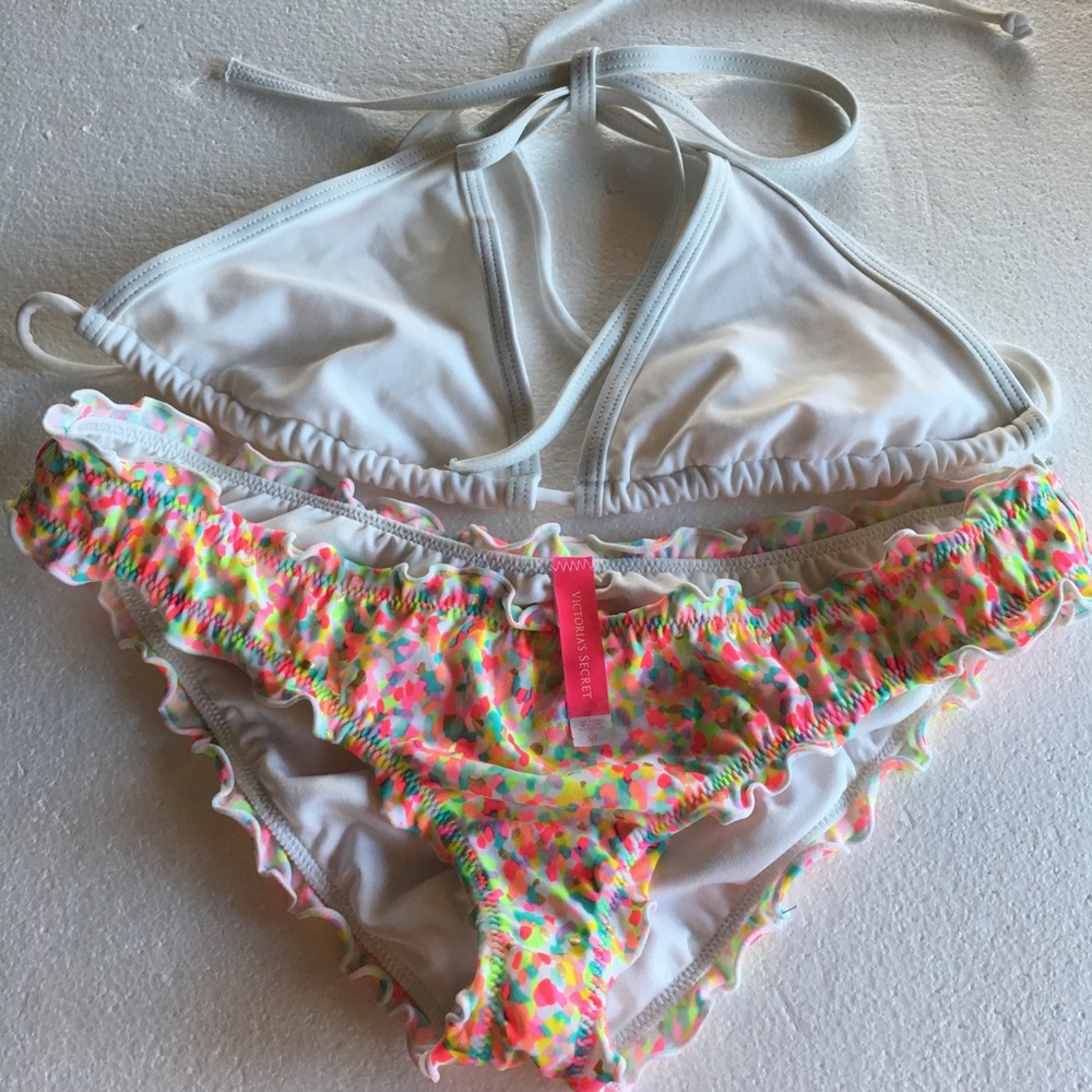 Victoria’s Secrets bathing suit 👙